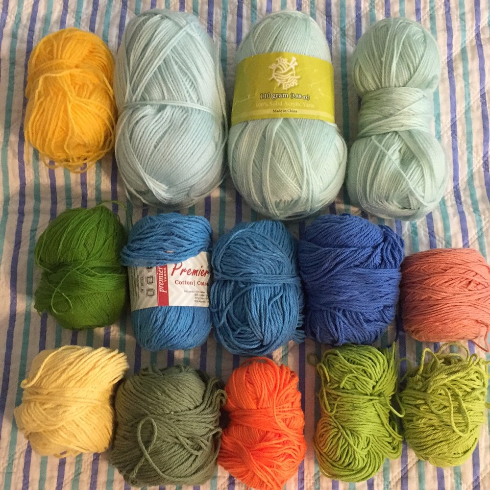 Yarn lot for crafting 🌺🌺🌺🌺🌺